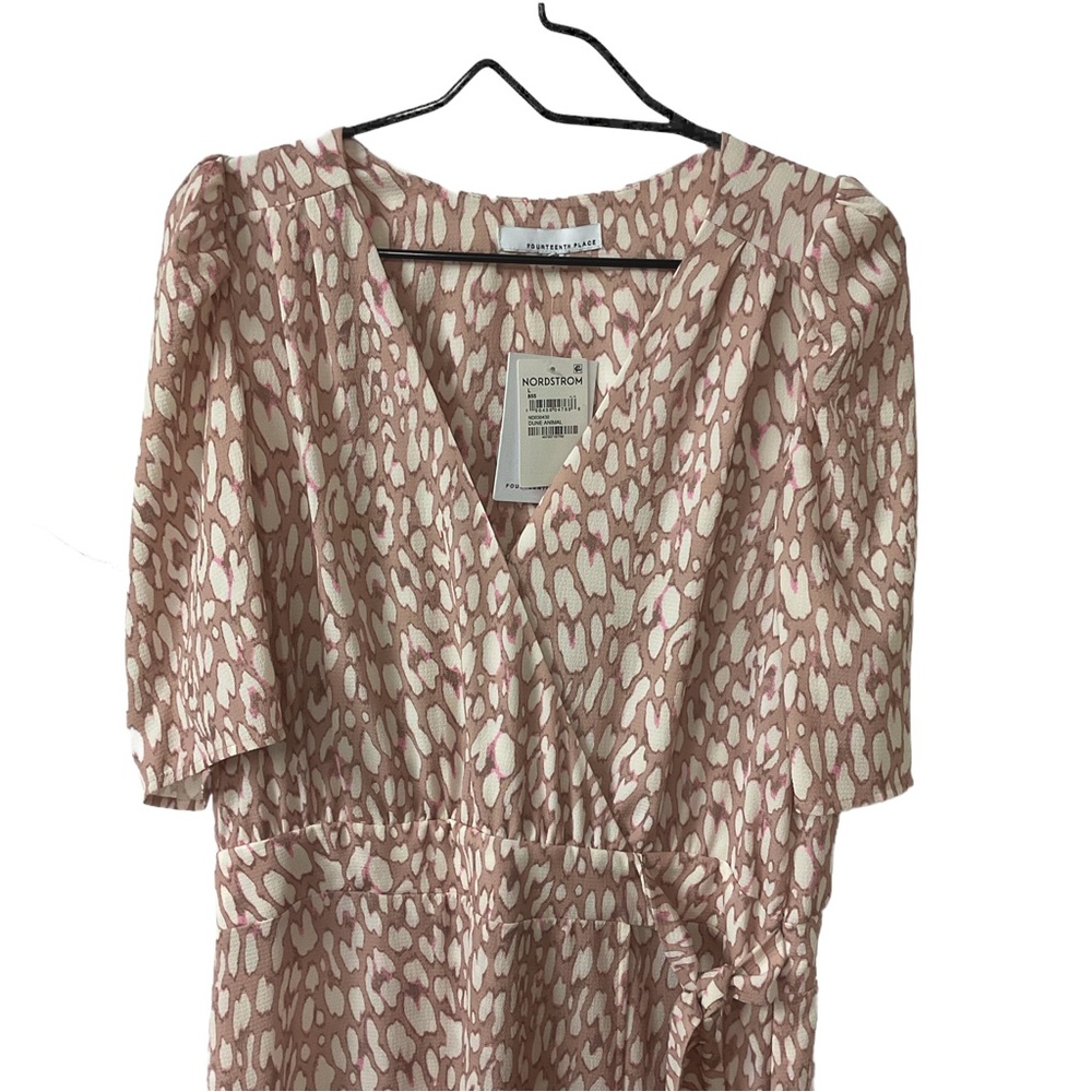 NWT Fourteenth Place size large side zip, faux wrap belt & snap front Length 52”